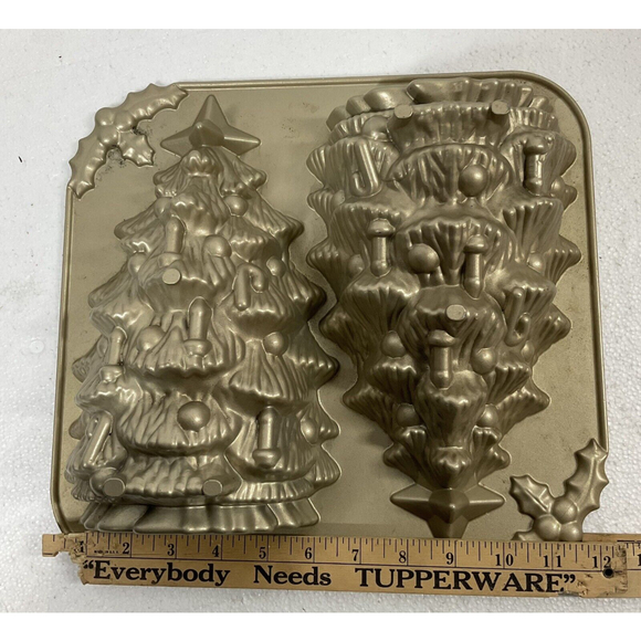 Nordic Ware 3D Holiday Christmas Tree Cake Gold Mold Williams Sonoma Heavy Duty - Picture 3 of 4